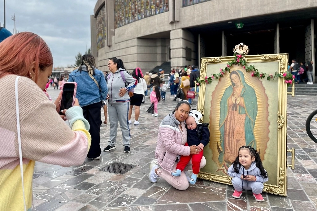 Este lunes continúa el arribo masivo de peregrinos a la Basílica de Guadalupe. Foto Roberto García Ortiz / Archivo 