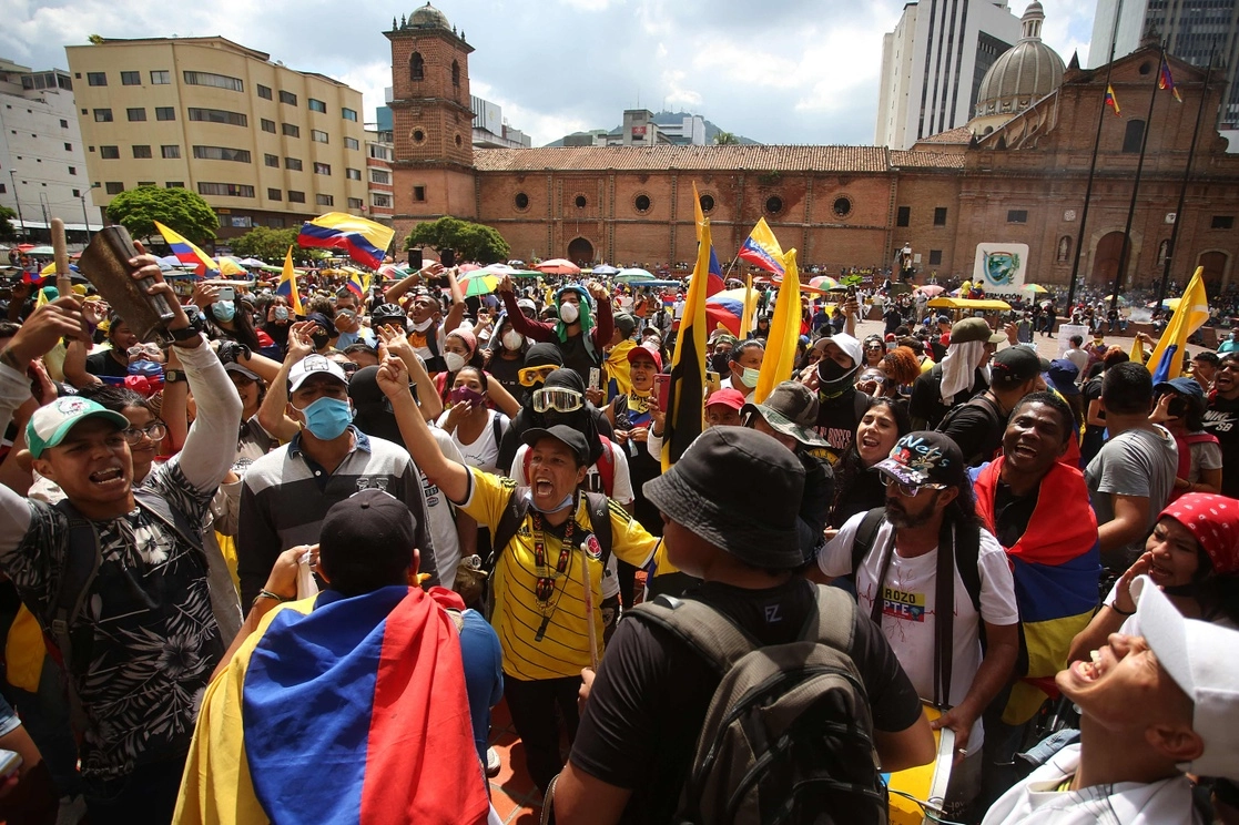 Movilización ayer en Cali para exigir al gobierno del presidente Iván Duque cambios económicos y sociales. Foto Afp