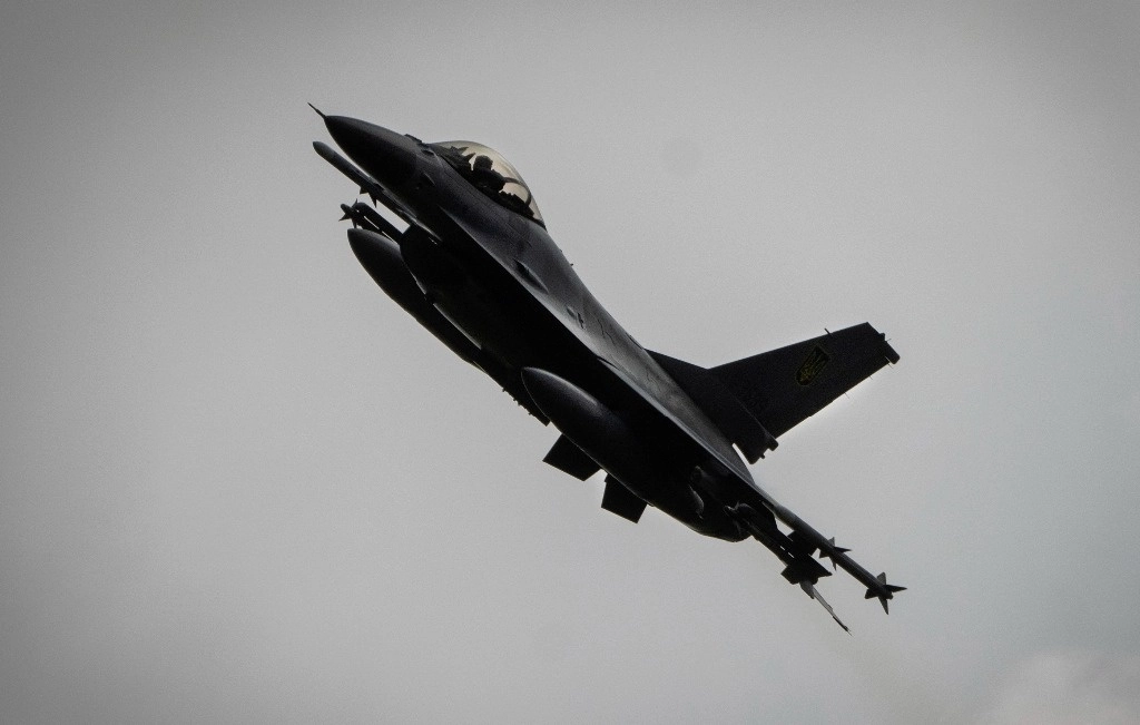 Ucrania ha recibido unos seis aviones de combate F-16 de sus socios occidentales. Foto Ap 