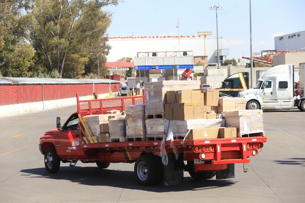El SAT detalló que para combatir el contrabando en territorio nacional, el año pasado se instalaron 107 puntos de verificación en las principales carreteras por donde se traslada mercancía proveniente del extranjero. En la imagen, aspecto de la aduana en el AICM. Foto Luis Castillo 