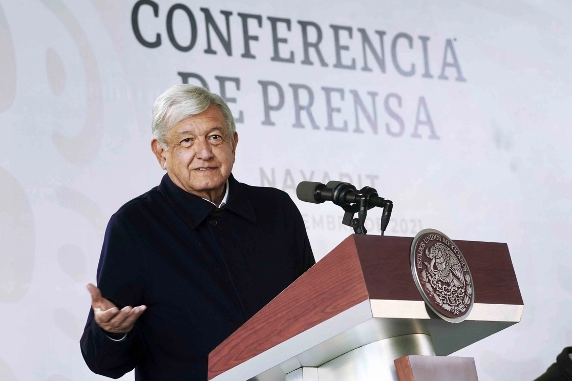 El presidente López Obrador ofrece desde Tepic, Nayarit, su conferencia matutina, este miércoles 8 de diciembre de 2021. Foto cortesía Presidencia