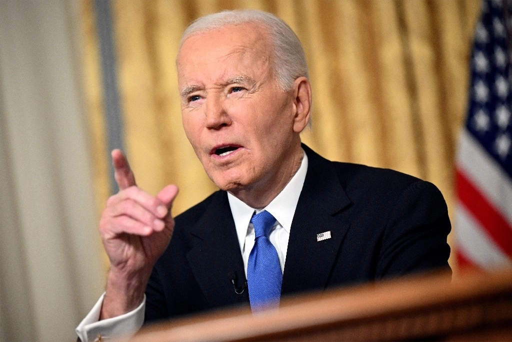  “Hoy se está formando una oligarquía”, insistió Biden en su discurso de despedida a la nación, pronunciado en la Oficina Oval. Foto Ap