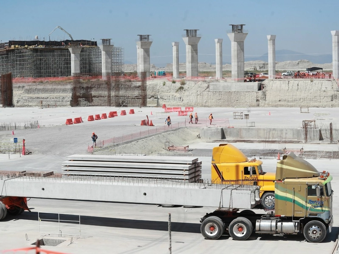 Obras del Aeropuerto Internacional ‘General Felipe Ángeles’, en la Base Aérea Militar No. 1 Santa Lucía. Foto Luis Castillo / Archivo