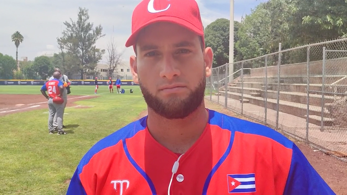 "Con la decisión de abandonarnos dan la espalda al compromiso asumido con el pueblo que nos acompaña en el deseo de conquistar el mejor resultado posible", señaló la FCB en el diario digital Jit, del Instituto Cubano de Deportes. En la imagen,  Alfredo Fadraga tras el partido contra Guatemala, el pasado 14 de junio. Foto tomada del Twitter de @jit_digital