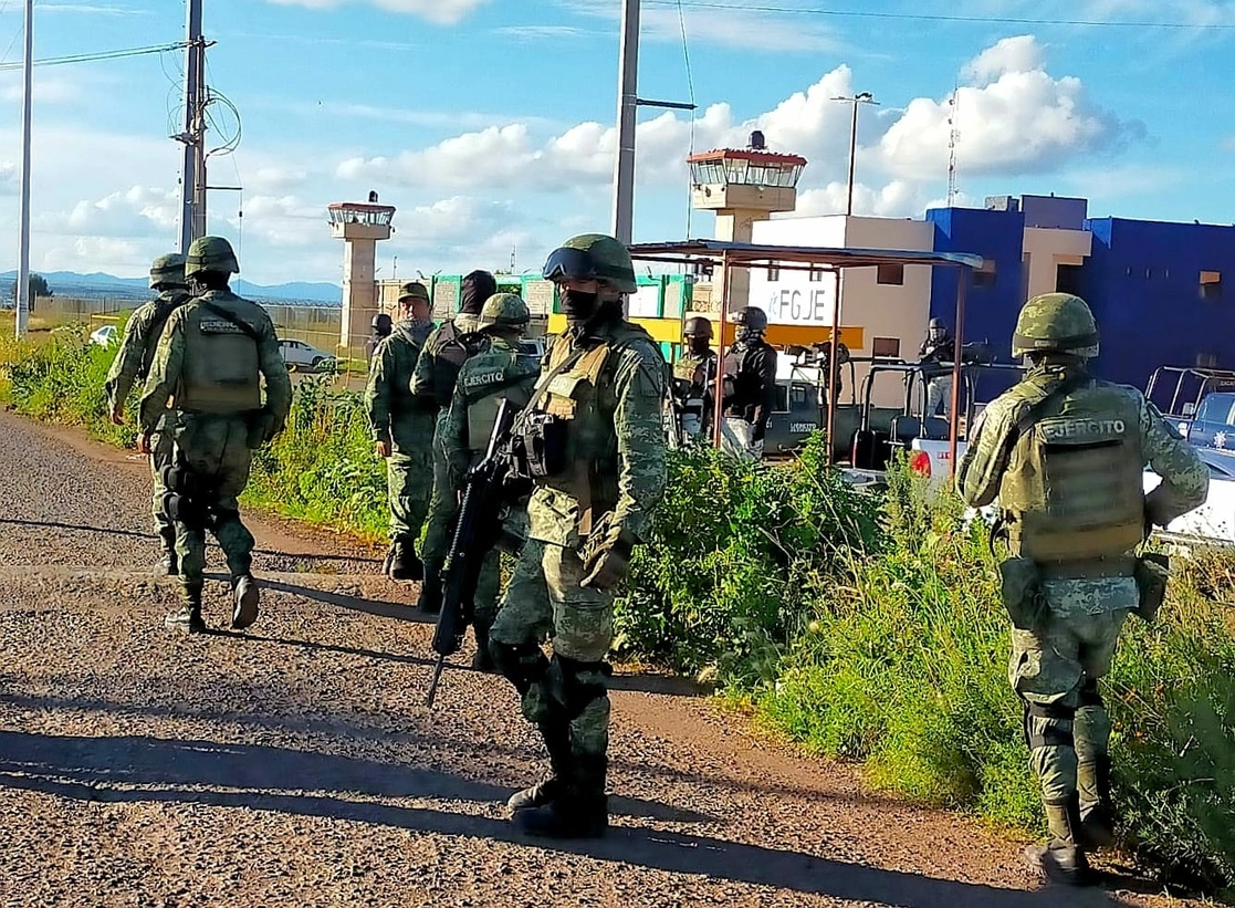 Tras la fuga, se produjo una intensa movilización dentro y fuera de la cárcel de Cieneguillas por parte de integrantes del Ejército Mexicano, Guardia Nacional y las policías Estatal, Preventiva y Ministerial. Foto Alfredo Valadez Rodríguez 