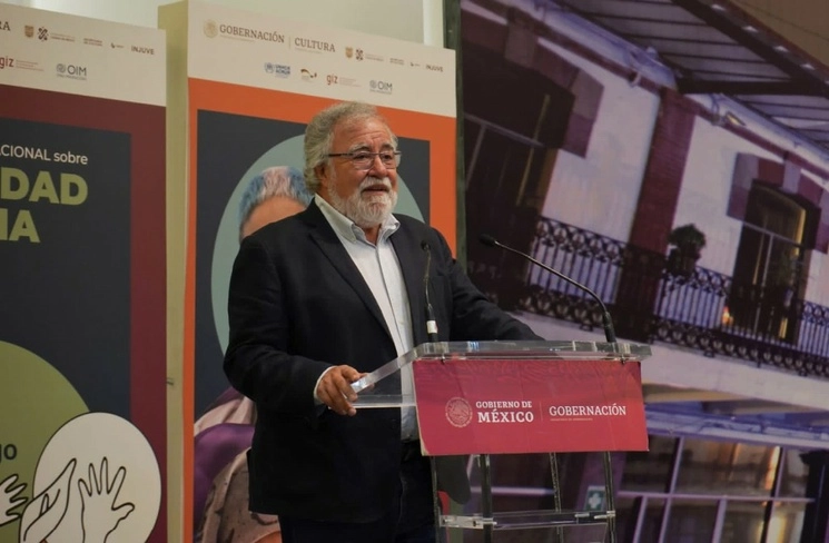El subsecretario de Gobernación, Alejandro Encinas, durante la clausura del Encuentro Internacional de Movilidad Humana. Imagen tomada de https://twitter.com/A_Encinas_R