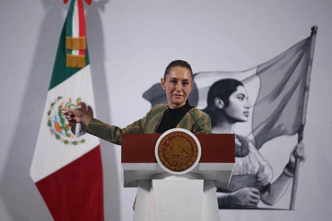 La presidenta Claudia Sheinbaum durante su conferencia matutina en Palacio Nacional, en la Ciudad de México, el 15 de abril de 2025. 