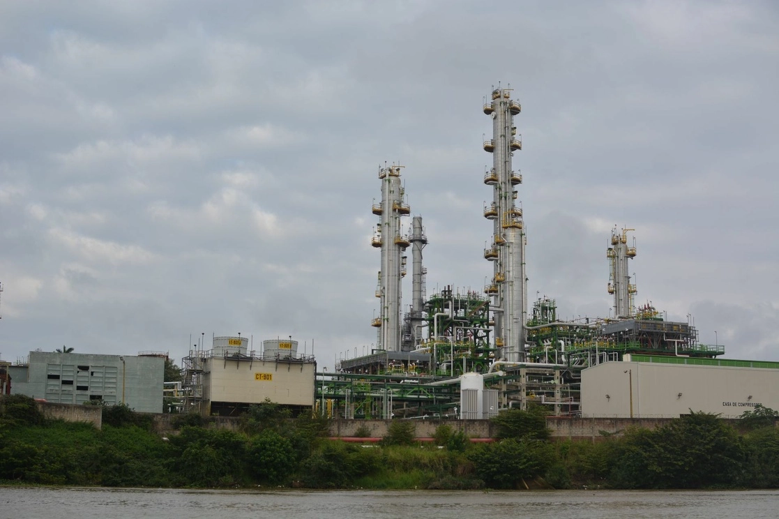 El presidente Andrés Manuel López Obrador realizó este domingo un recorrido por la refinería de Minatitlán, en Veracruz. Foto Cuartoscuro / Archivo