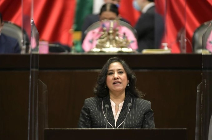 La secretaria de la Función Pública, Irma Sandoval, al comparecer en la Cámara de Diputados. Foto tomada del Twitter de @SFP_mx