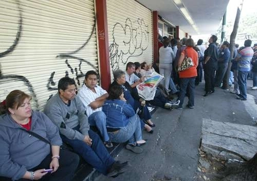 En imagen de archivo, ex trabajadores de Luz y Fuerza del Centro. Foto Carlos Cisneros