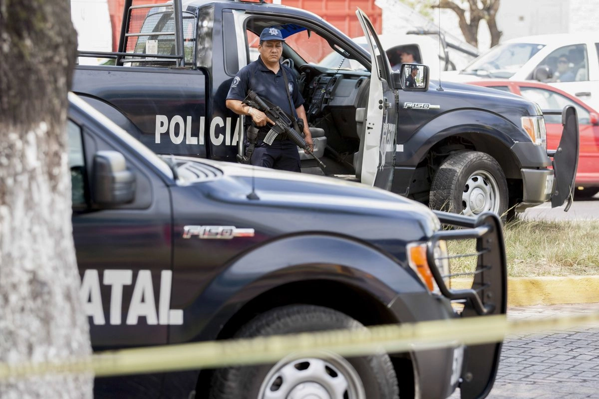 Policías en Villahermosa, Tabasco. 