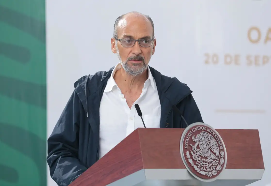 El titular de Sedatu, David Ricardo Cervantes, durante la conferencia matutina presidencial desde Oaxaca, el 20 de septiembre de 2021. Foto cortesía Presidencia