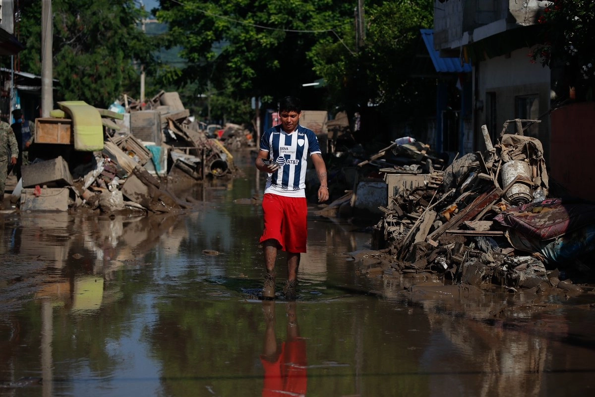 Daños tras el desbordamiento del río Cazones en Poza Rica, Veracruz, el 16 de octubre de 2025. Foto 