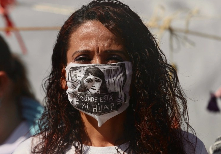 Durante una protesta de familiares y colectivos de personas desaparecidas frente a Palacio Nacional. Foto Yazmín Ortega Cortés 