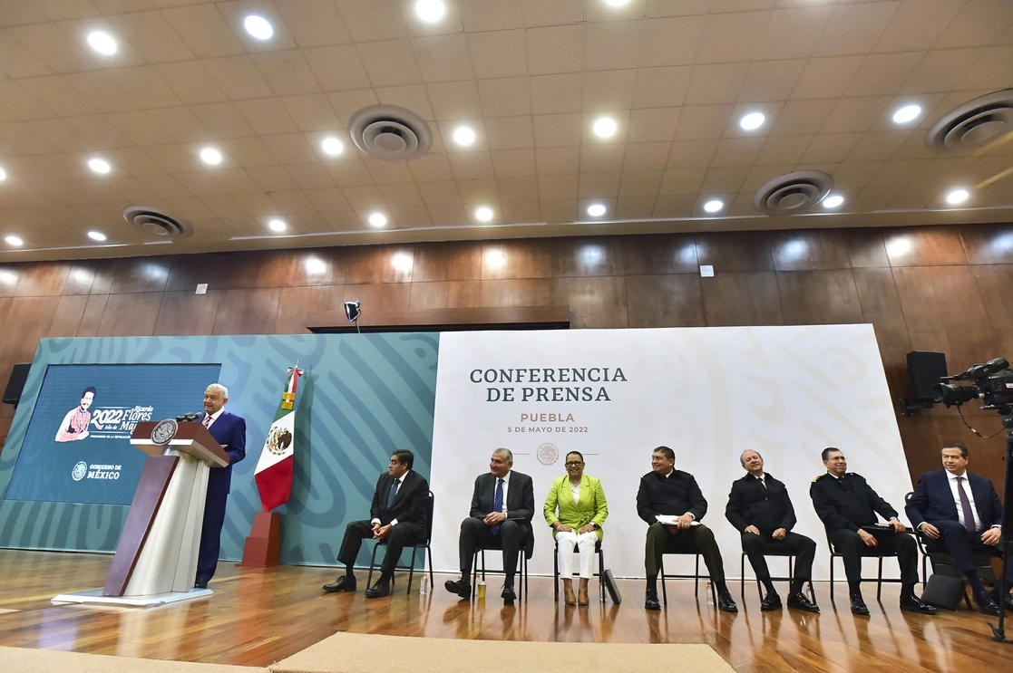 El presidente López Obrador estuvo acompañado ayer por el gobernador de Puebla, Miguel Barbosa Huerta, e integrantes del gabinete federal. Foto cortesía Presidencia