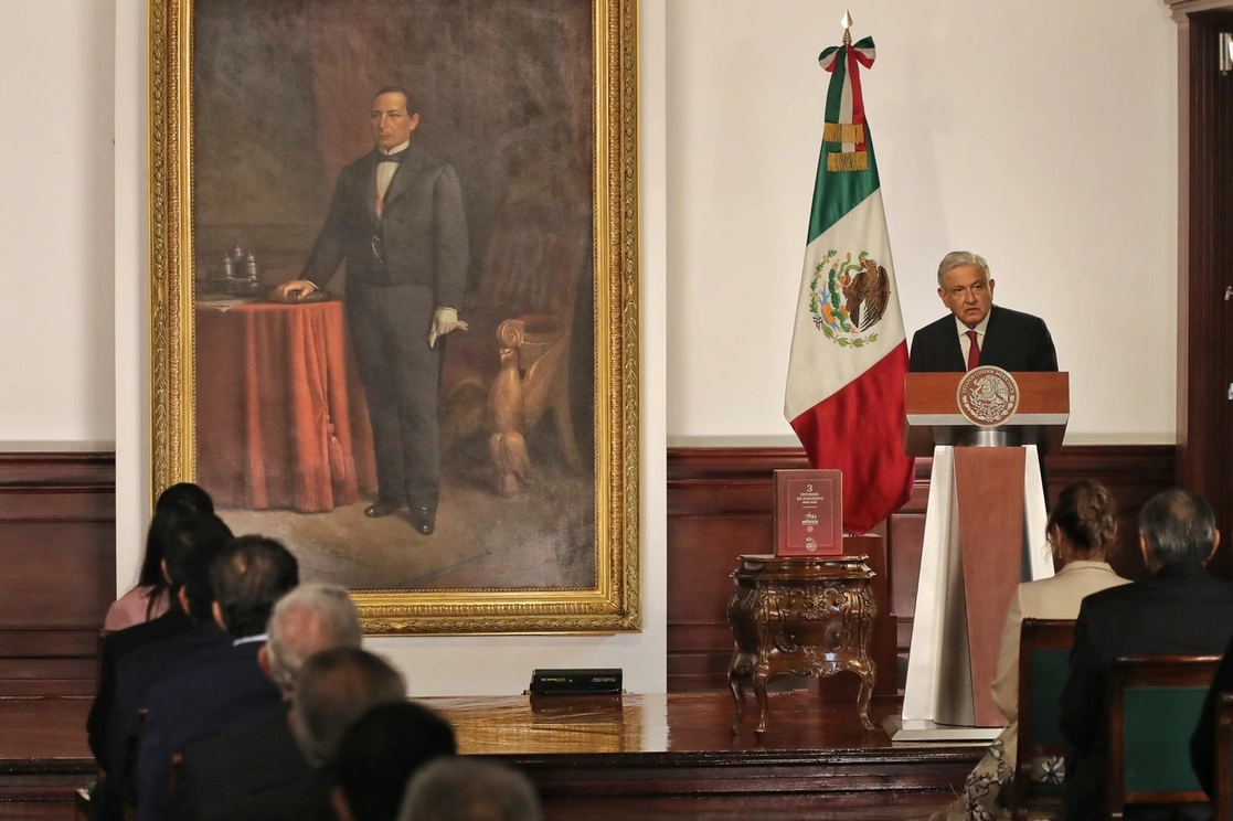 El presidente Andrés Manuel López Obrador ofrece su tercer informe de Gobierno desde el Recinto de Homenaje a Benito Juárez en Palacio Nacional, Ciudad de México, el 1 de septiembre de 2021. Foto Marco Peláez