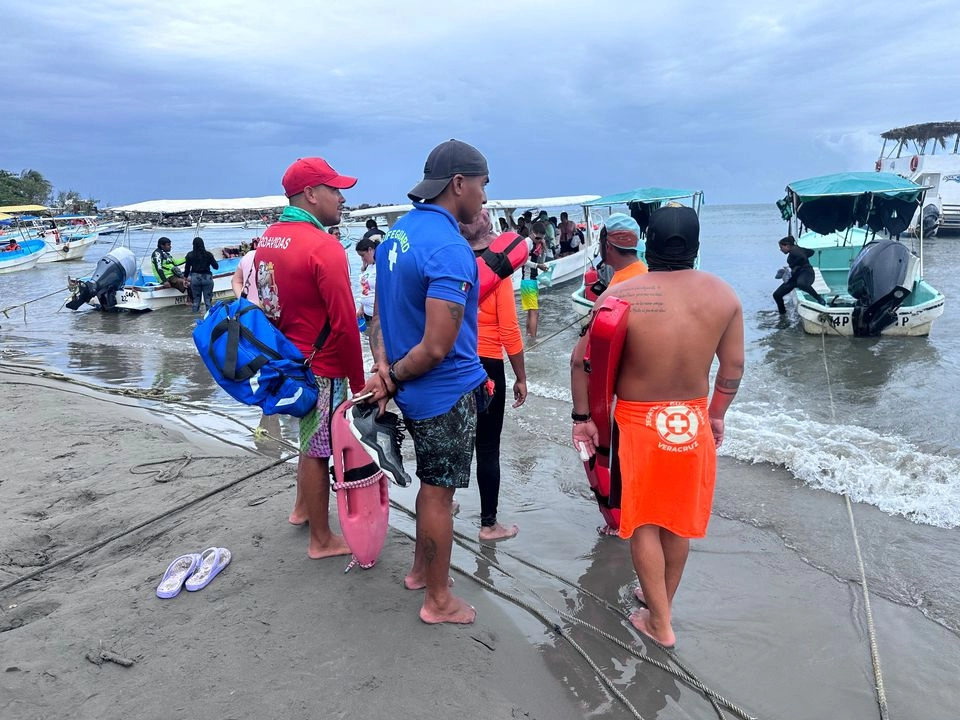 Tras el hundimiento de la embarcación, los turistas que viajaban en ella fueron llevados a la playa Villa del Mar, donde recibieron atención médica por raspones, golpes y crisis nerviosas. Foto