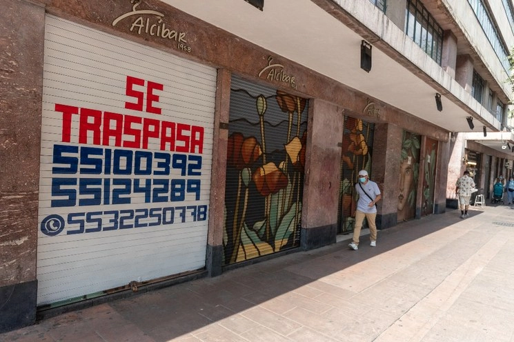 Comercios cerrados en el Centro Histórico de la Ciudad de México, en imagen del 25 de julio de 2020. Foto Pablo Ramos