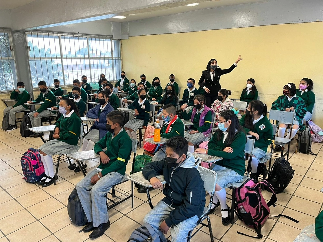 Los estudiantes de la Secundaria 305 Emilio Rosemblueth. en la alcaldía Xochimilco, listos para iniciar  el ciclo escolar 2022 – 2023, el 29 de agosto de 2022. Foto Luis Castillo