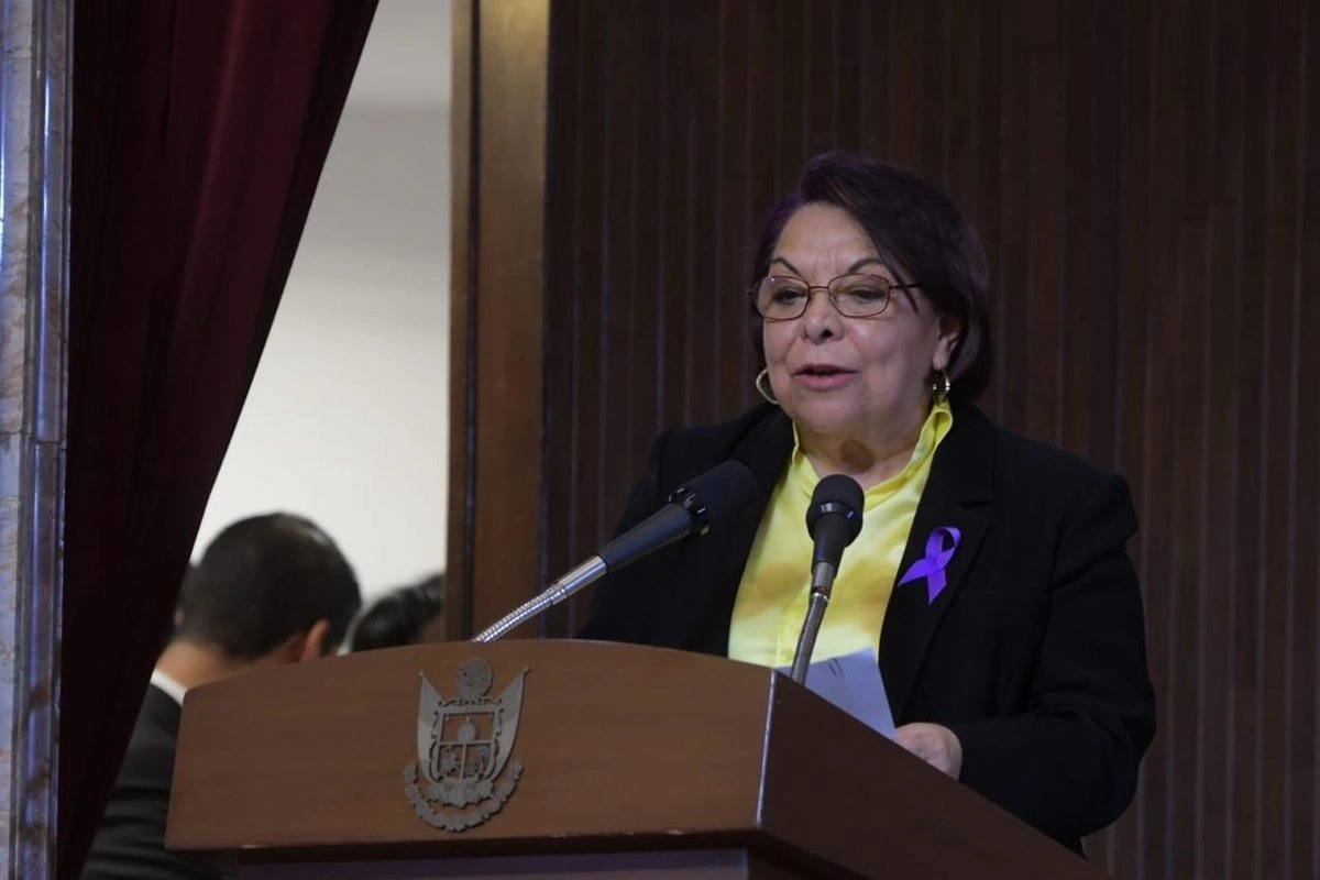 Celia Maya García, presidenta del Tribunal de Disciplina Judicial, participó en la conmemoración del 72 Aniversario del Voto de las Mujeres en México, en el Teatro de la República, en Querétaro. Foto  
