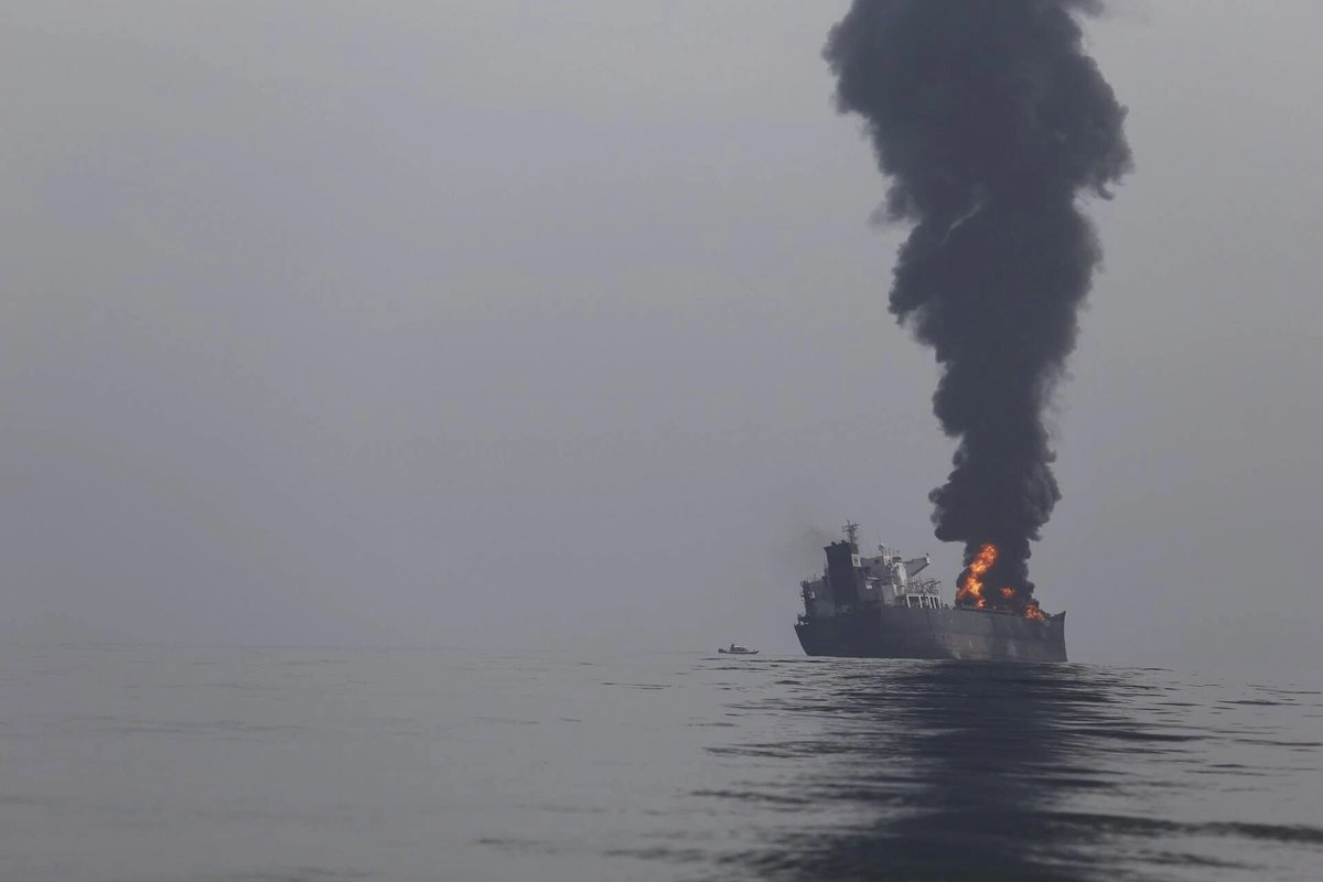 Los bomberos tardaron varias horas en sofocar las llamas del buque con bandera mexicana 'Blue Phoenix', en el puerto de Pajaritos en Coatzacoalcos, Veracruz. Foto 
