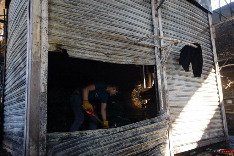 El incendio en el Mercado 377 en Xochimilco se reportó a las 6:00 horas del domingo. Foto Roberto García Ortiz/Archivo
