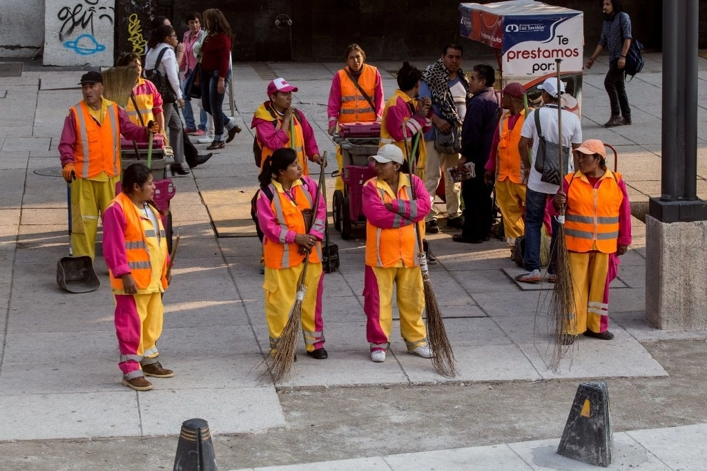 Trabajadoras y trabajadores de limpieza urbana. Foto Cuartoscuro / archivo 