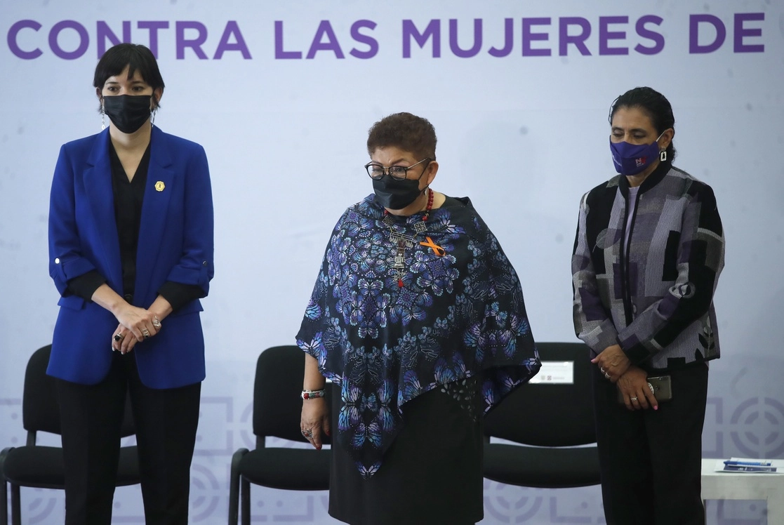 Ernestina Godoy (centro) titular de la Fiscalía General de Justicia de la Ciudad de México. Foto Cristina Rodríguez  