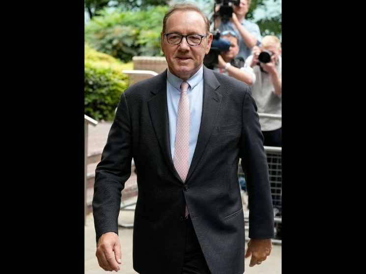 Los cargos contra el productor datan de 2001 a 2013. cuando fue director artísitico del Teatro Old Vic. Foto Ap