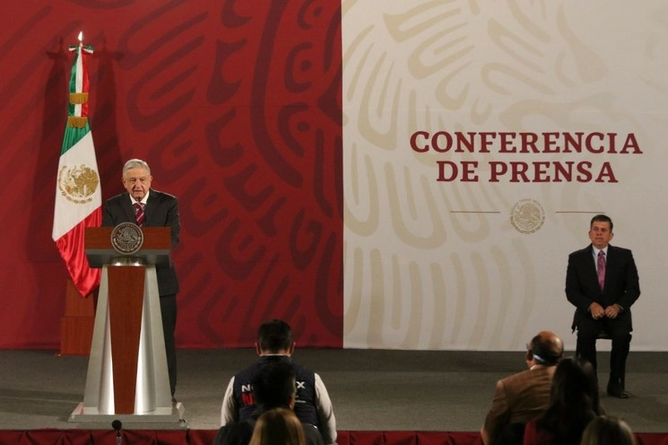 El presidente Andrés Manuel López Obrador, y el titular de Profeco, Ricardo Sheffield, durante la conferencia matutina en Palacio Nacional, este 25 de mayo. Foto Cuartoscuro