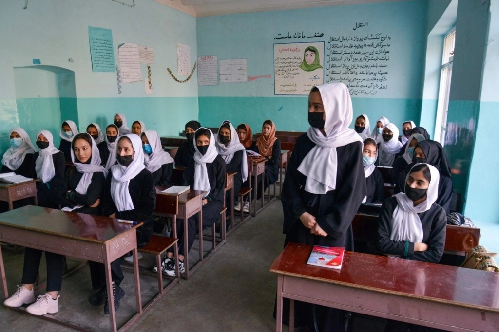 Más de 60 estudiantes se intoxicaron en una escuela de Jozestán, al suroeste de Irán; casos similares ocurrieron en cinco escuelas de la ciudad de Ardabil. Foto Afp / Archivo