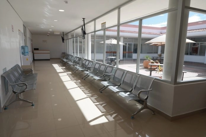 Atienden incidente en la tubería del Hospital de Perote; una pieza de tubería cedió durante las pruebas de alta presión. Foto La Jornada Veracruz