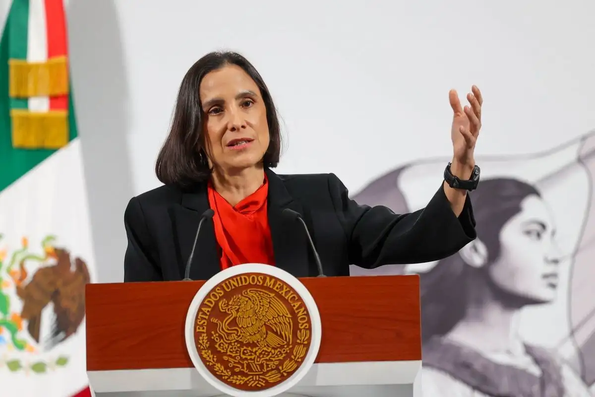 Luz Elena González, secretaria de Energía, explicó que la inversión en infraestructura eléctrica beneficiará a 50 millones de usuarios de electricidad en el país. Foto 