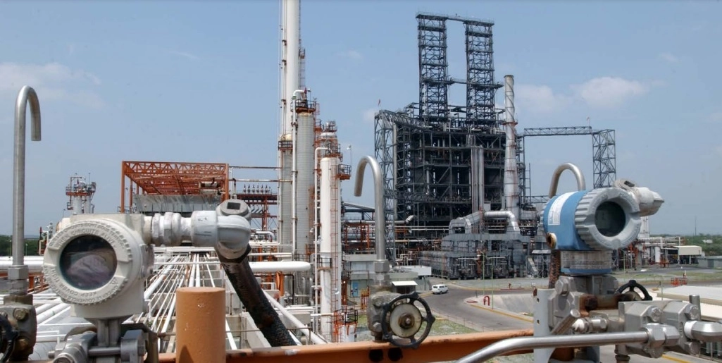 Planta de coquización retardada de la refinería Ingeniero Héctor R. Lara Sosa, de Cadereyta. Foto tomada del sitio https://www.gob.mx/cms/uploads/attachment/file/486488/Gaceta-223.pdf / Archivo