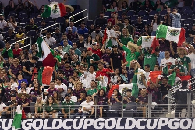 Aficionados de México durante el duelo ante Trinidad y Tobago de Copa Oro. Foto Afp