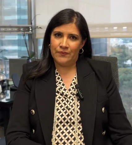 La magistrada Fabiana Estrada durante su mensaje. Fotograma tomado del video publicado en la cuenta de X @FabianaEstradaT
