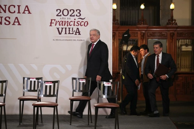 El presidente de México Andrés Manuel López Obrador a su llegada al Salón Tesorería del Palacio Nacional, en la Ciudad de México, el 3 de julio de 2023. Foto María Luisa Severiano