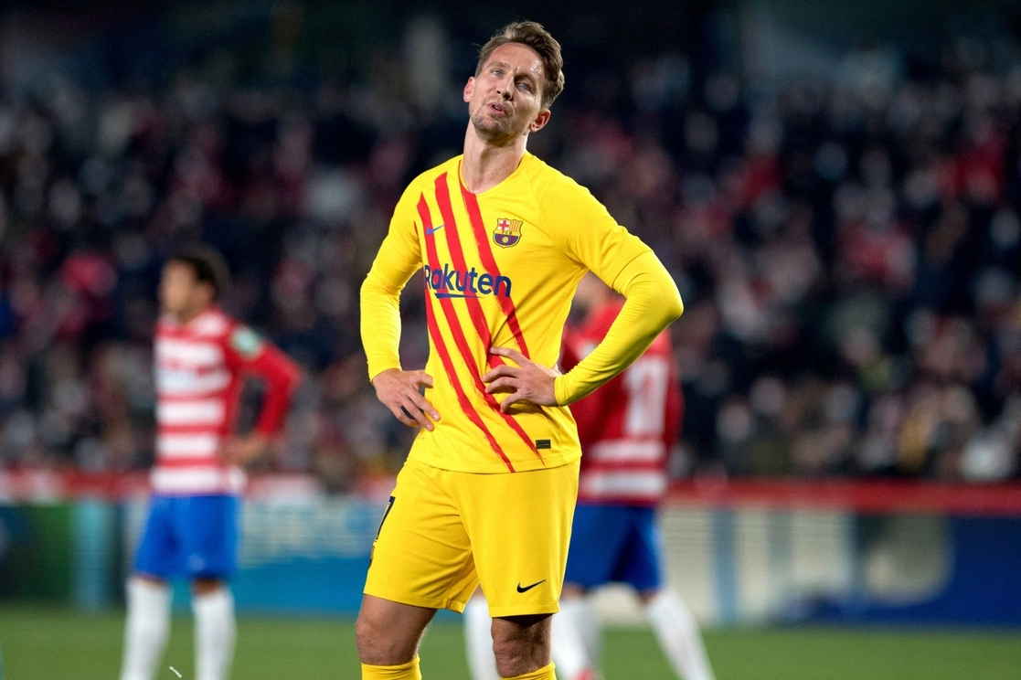 Luuk de Jong se lamenta tras el empate que deja al Barcelona en la sexta posición de la tabla general, el 8 de enero de 2022. Foto Afp