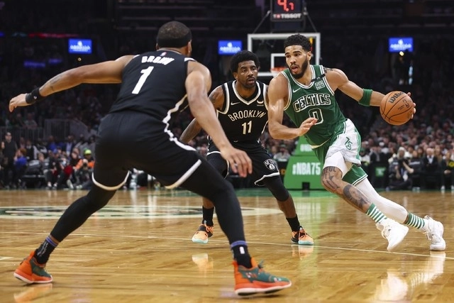 Jayson Tatum de los Celtic destacó con jugadas brillante en la jornada de este domingo de la NBA. Foto Afp 