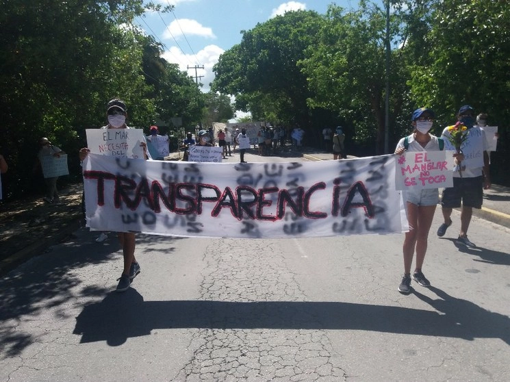 Los ciudadanos rechazaron el abuso policiaco y pidieron respeto a manifestarse. Foto Fab Sánchez