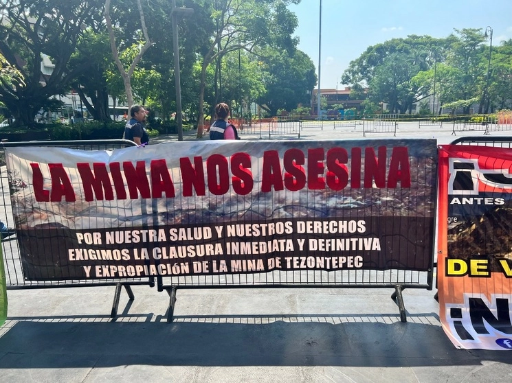 Los vecinos afectados demandaron clausurar el basurero ilegal a cielo abierto porque está en el centro de Jiutepec, el 5 de junio de 2023. Foto Rubicela Morelos