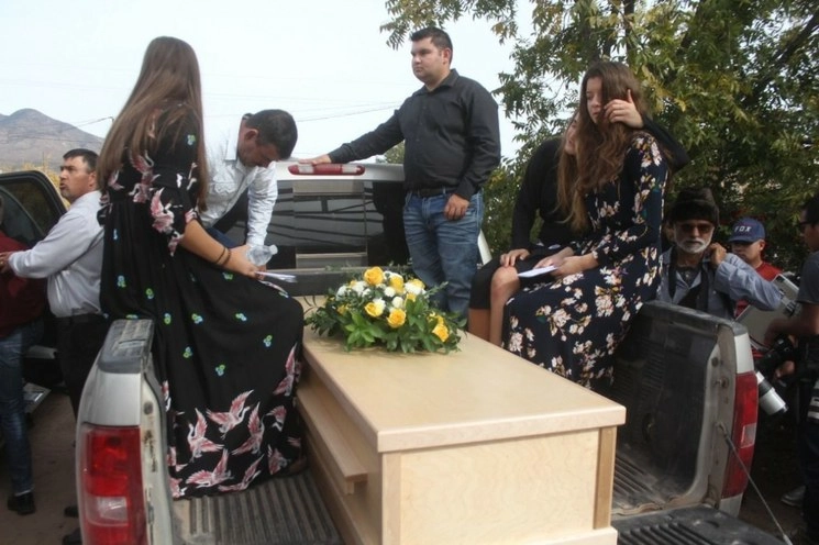 Funeral de las nueve personas que fueron asesinadas en una brecha que pertenecían a la familia LeBarón, en noviembre del año pasado. Foto Cuartoscuro / archivo 
