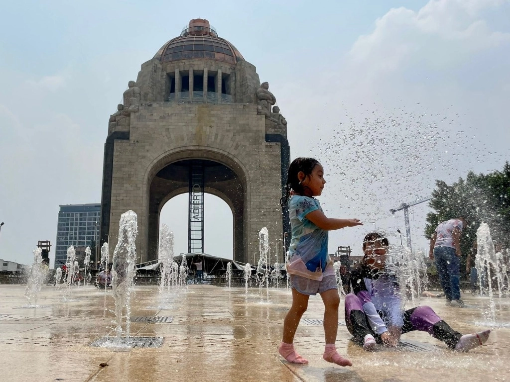 Los elementos meteorológicos darán lugar a que los contaminantes se acumulen y, al combinarse con la radiación solar que estará presente y la alta temperatura de alrededor de 30 grados Centígrados, favorecerán la formación de ozono cuyas concentraciones estarán dentro del rango de Mala a Muy Mala calidad del aire. Foto Roberto García Ortiz



