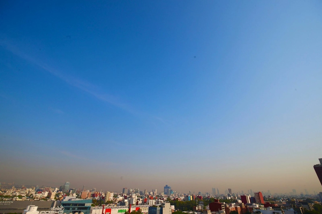 Contaminación ambiental sobre la Ciudad de México, el 4 de mayo de 2022. Foto Luis Castillo