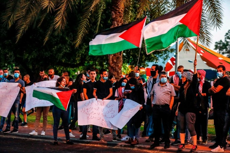 Palestinos se manifiestan contra la idea del primer ministro israelí. Foto Afp 