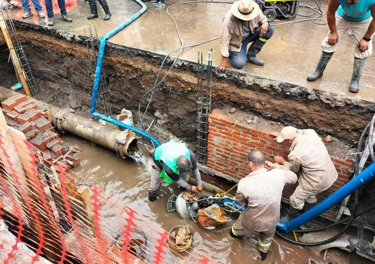 El reabastecimiento por la red se tiene que hacer de manera paulatina para evitar un golpe de ariete, que es el aumento repentino en la presión por un cambio en la velocidad del caudal de agua. Foto cortesía alcaldía Azcapotzalco