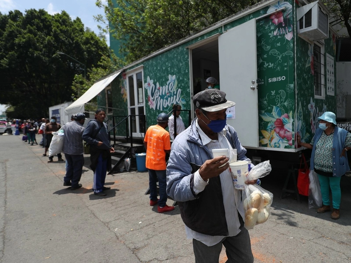 Actualmente permanecen activos 426 comedores: 377 comedores comunitarios, 19 públicos, 20 emergentes y 10 come móviles. Foto Yazmín Ortega Cortés / Archivo
