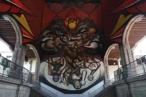Imagen de ‘Patricios y patricidas’, mural de David Alfaro Siqueiros en el edificio sede de la SEP. Foto María Meléndrez Parada / Archivo 