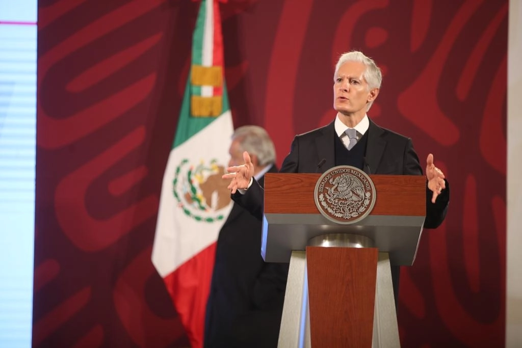 El gobernador del Estado de México, Alfredo del Mazo, durante la conferencia matutina en Palacio Nacional, en la Ciudad de México, el 30 de diciembre de 2022. Foto Yazmín Ortega Cortés
