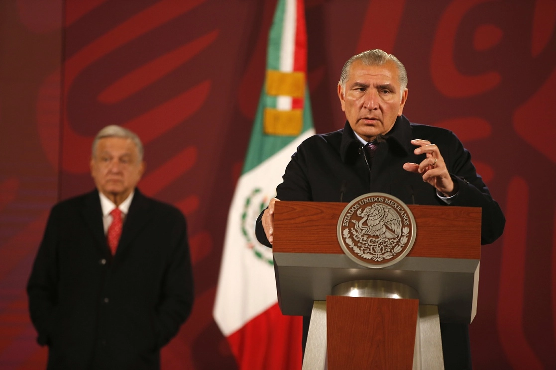 El titular de Gobernación, Adán Augusto López Hernández, dio a conocer que hay 13 extranjeros que fueron expulsados del país en los sexenios de Felipe Calderón y Enrique Peña Nieto. Foto José Antonio López / Archivo 